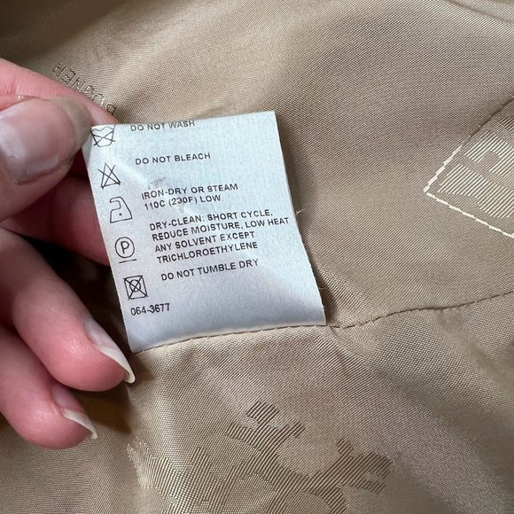 Bogner Plaid Wool Blazer w/ Leather Elbow Patches - 38/8 - 3 button, notch lapel - Picture 9 of 15